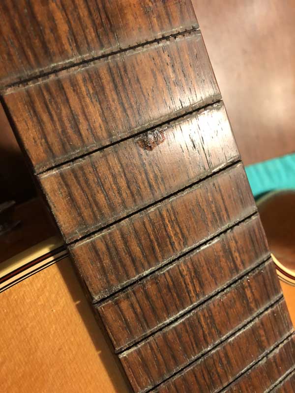 frets out