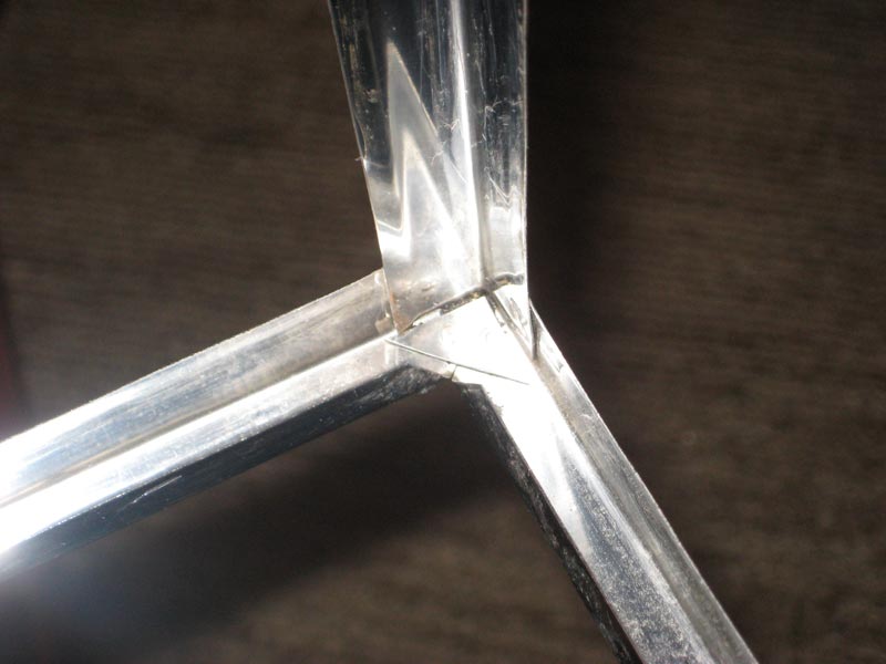 All the top and bottom pieces are welded using a small triangular piece of stainless. 